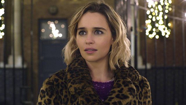 "Fueron tres hombres y horas": Emilia Clarke explica cómo se rompió una costilla en las escenas eróticas de su nueva serie noticias imagen