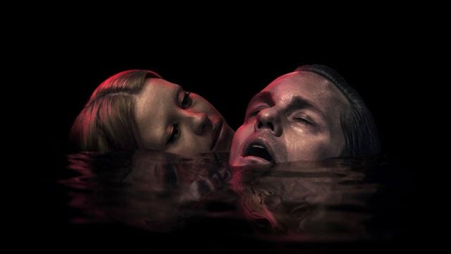 'Muerte infinita': ¿Qué significan las máscaras que usan Alexander Skarsgard y Mia Goth?