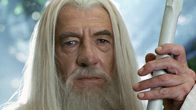 Aparece, resuelve y se va sin explicar nada: así opera el 'Efecto Gandalf' que te hace sentir inseguro e irrelevante en tu propio trabajo noticias imagen