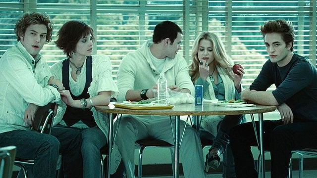 Las películas de 'Crepúsculo' eliminaron por completo el pasado oscuro de este vampiro noticias imagen