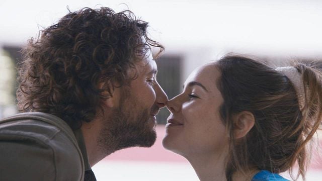 Camila Sodi y Sebastián Zurita explican cómo ‘Chica conoce chico’ se distingue de otras comedias románticas noticias imagen