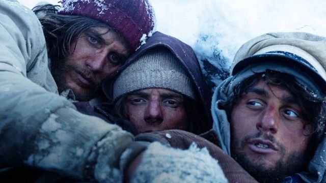 "Por debajo de 28 grados es paro cardíaco": un médico de urgencias nos ayuda a entender 'La sociedad de la nieve' de Netflix noticias imagen