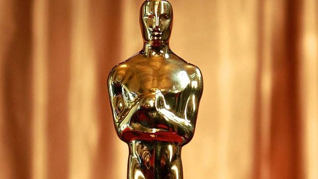 Después de recibir su Oscar, hace sentadillas en el escenario a sus 73 años, ¿quién es este legendario actor que ha dejado boquiabierto a Hollywood? noticias imagen