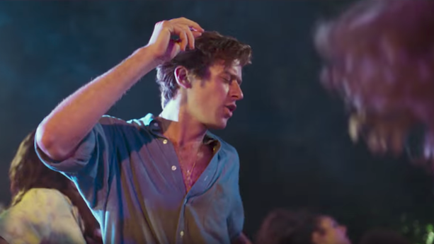 Armie Hammer baila al ritmo que le toquen  noticias imagen