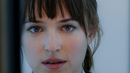 Dakota Johnson acepta ser testigo del momento incómodo entre Angelina Jolie y Jennifer Aniston 