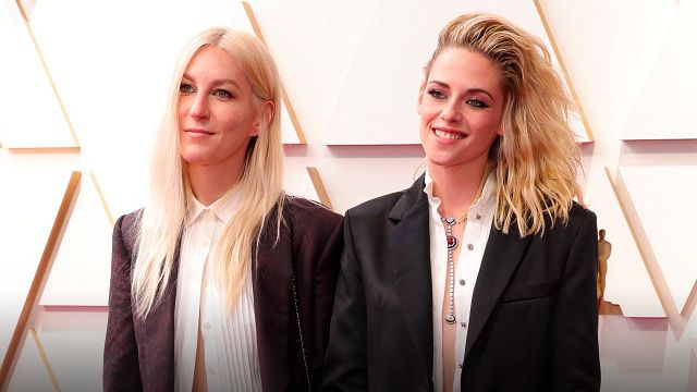 Oscar 2022: El romántico beso de Kristen Stewart y su prometida en la alfombra roja noticias imagen