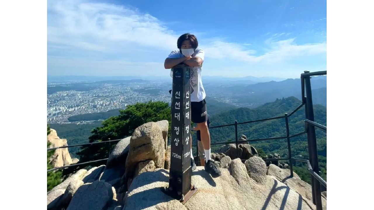 RM en la montaña Dobongsan, la cual aparece en 'La decisión de partir'