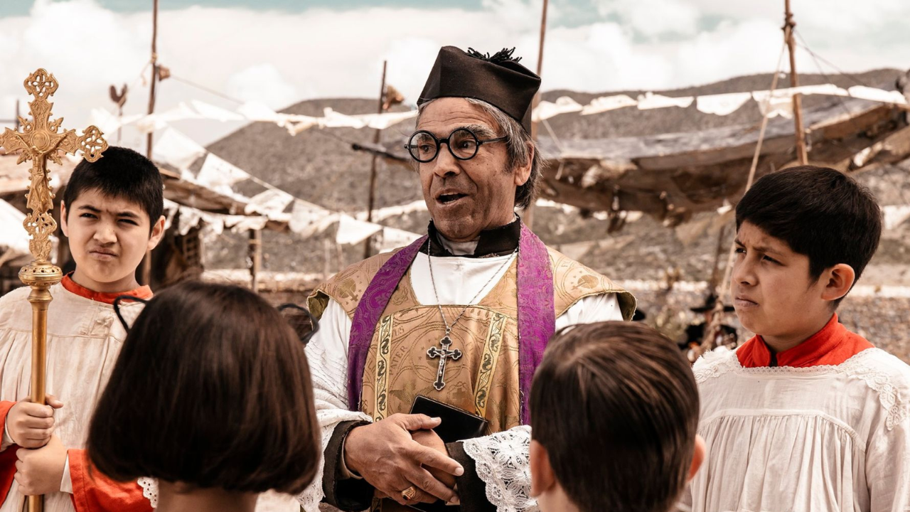 Ambrosio encarna la hipocresía de la iglesia católica y la doble moral de la población mexicana.