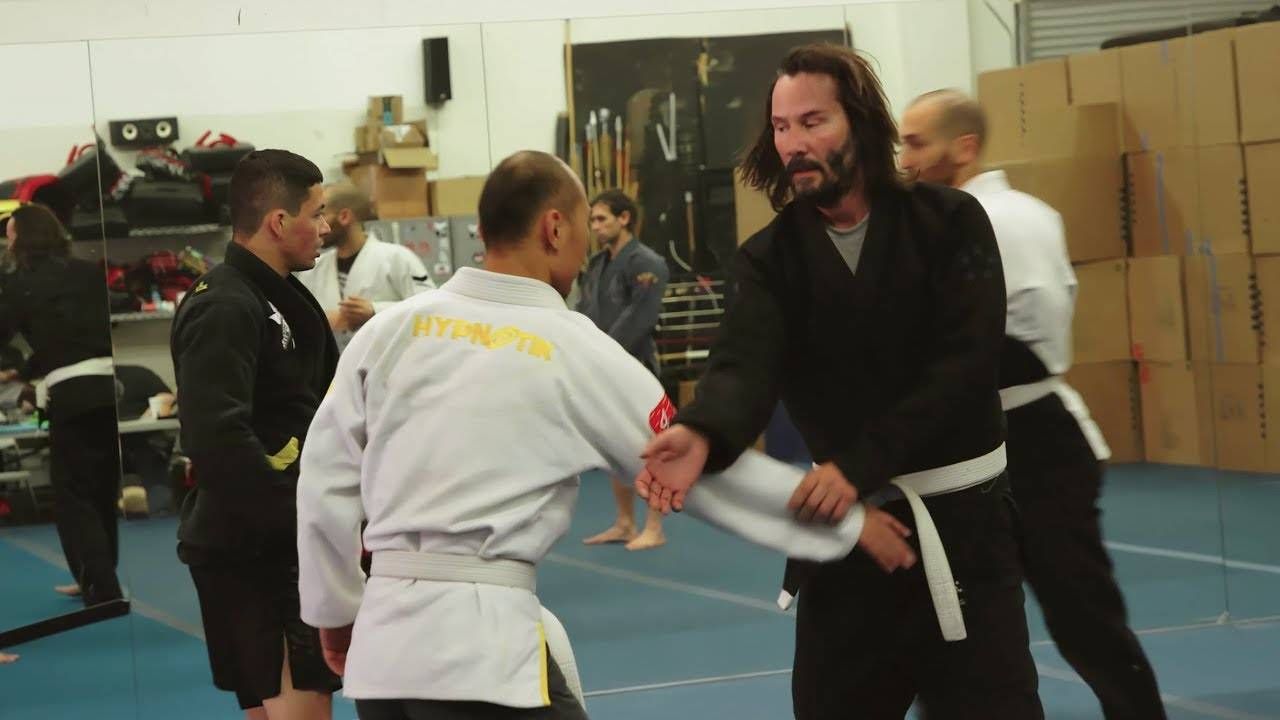 Keanu Reeves entrenando para 'John Wick 3'