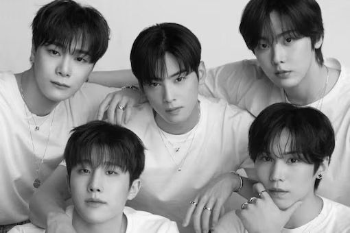 Los miembros de ASTRO acompañaron a Moobin durante su despedida