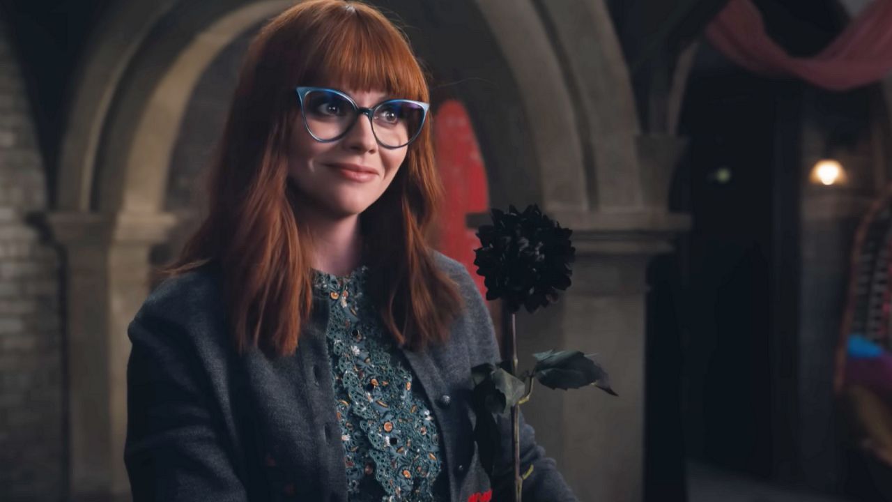 La dalia negra aparece por primera vez en el episodio 1