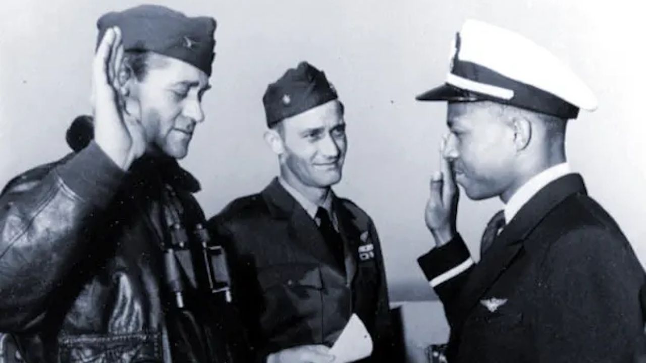 Jesse Brown, el primer piloto aviador afroamericano de la Marina de los Estados Unidos.