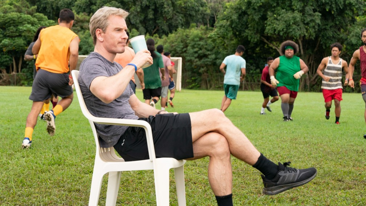 Michael Fassbender en 'Next Goal Wins' de Taika Waititi.