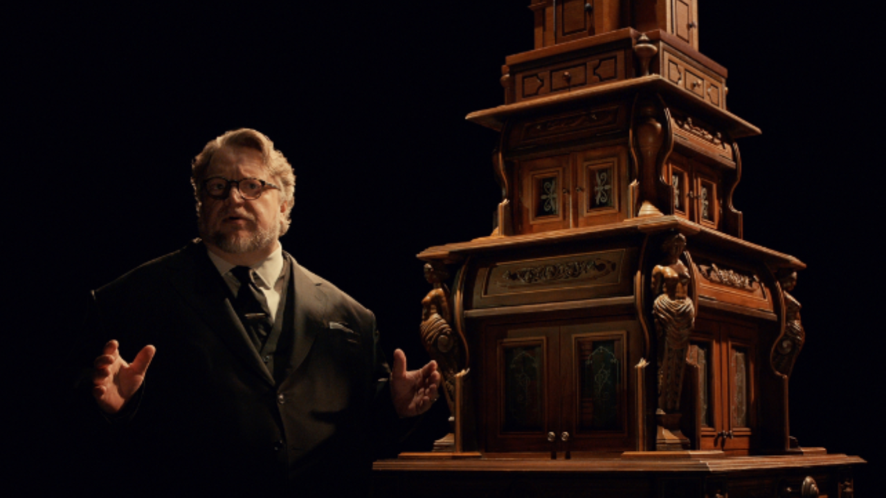 Al inicio de cada episodio, Guillermo del Toro presenta al responsable de dirigir la historia.