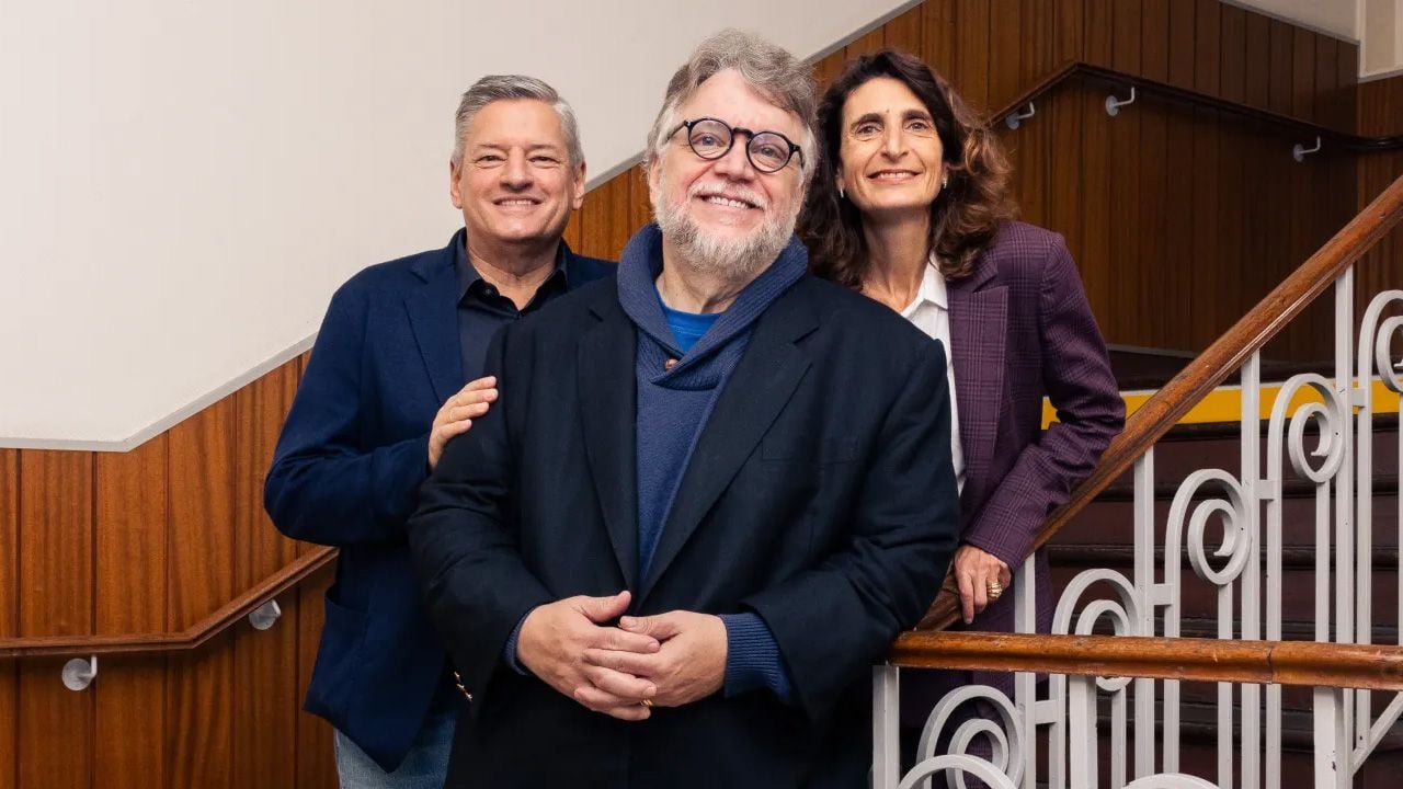 Guillermo del Toro y Ted Sarandos en la escuela Gobelins
