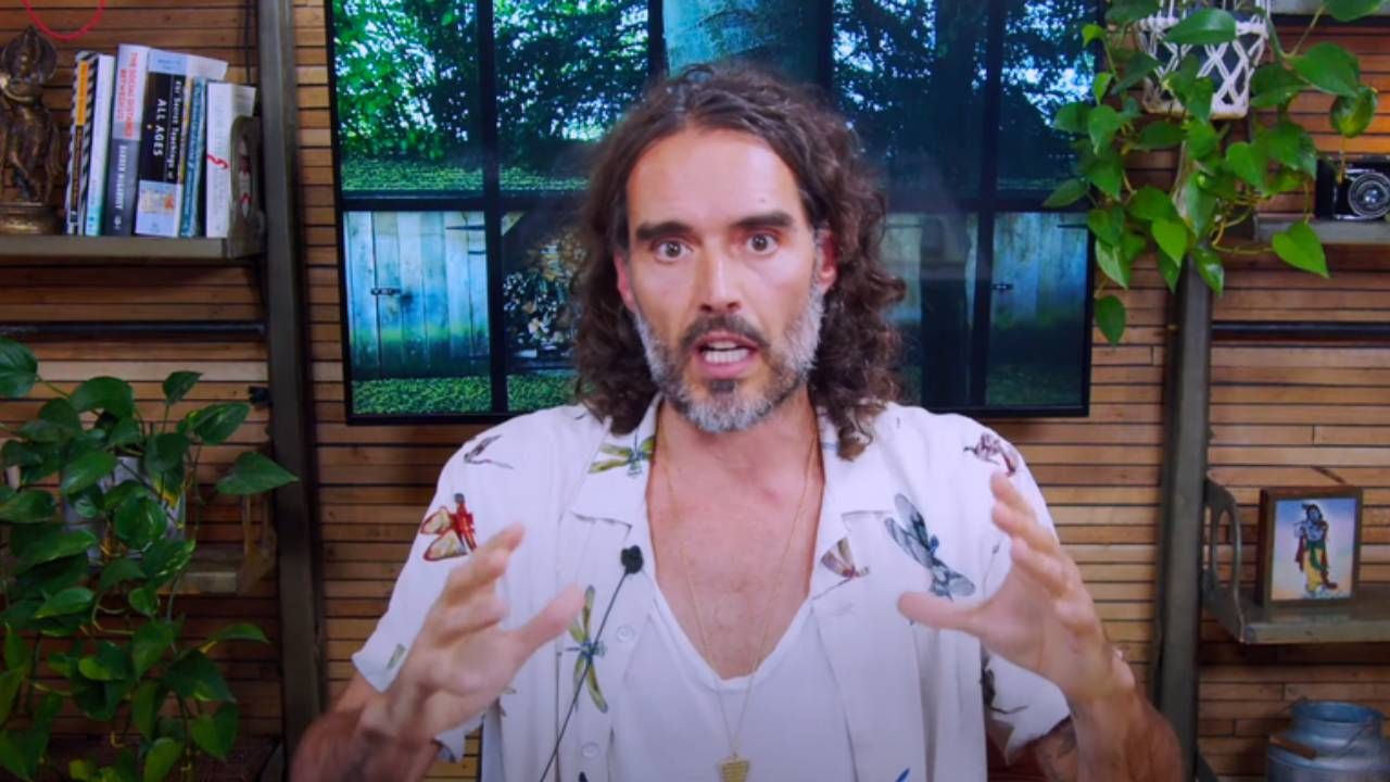 Russell Brand negó las acusaciones en un video