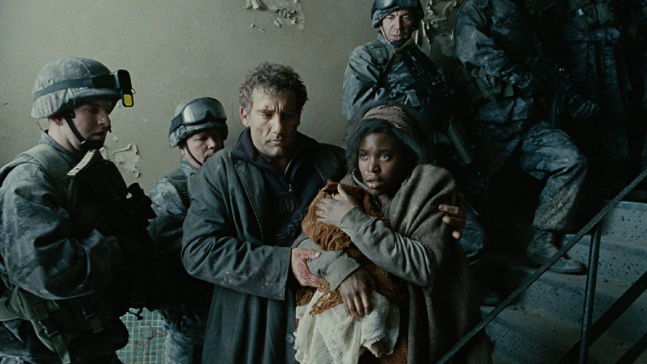 'Children of Men' retrata la lucha por salvar a una mujer embarazada en el apocalipsis