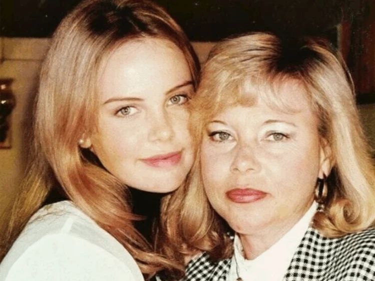 Charlize Theron y su madre Gerda Maritz.