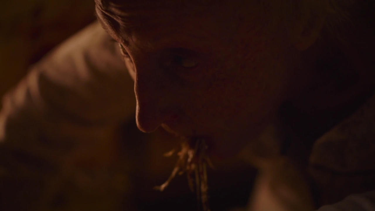 Los zarcillos o pequeños tentáculos salen de la boca de los infectados.