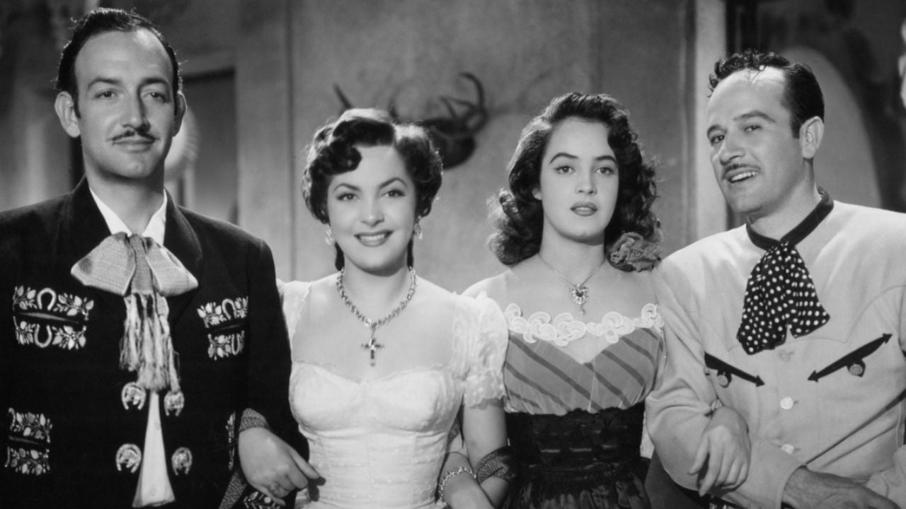 Yolanda Varela junto a Pedro Infante y otros famosos durante la Época de Oro.