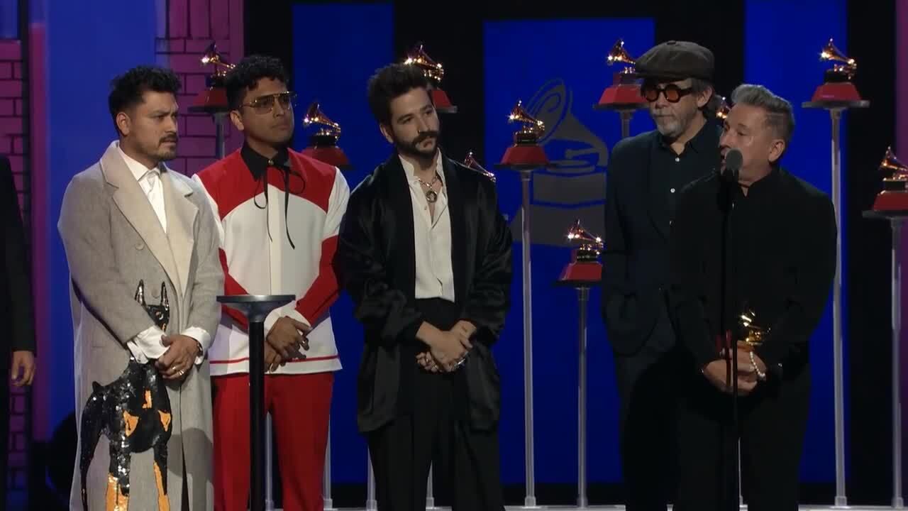 Ricardo Montaner y Camilo en los premios Latin Grammy 2021.