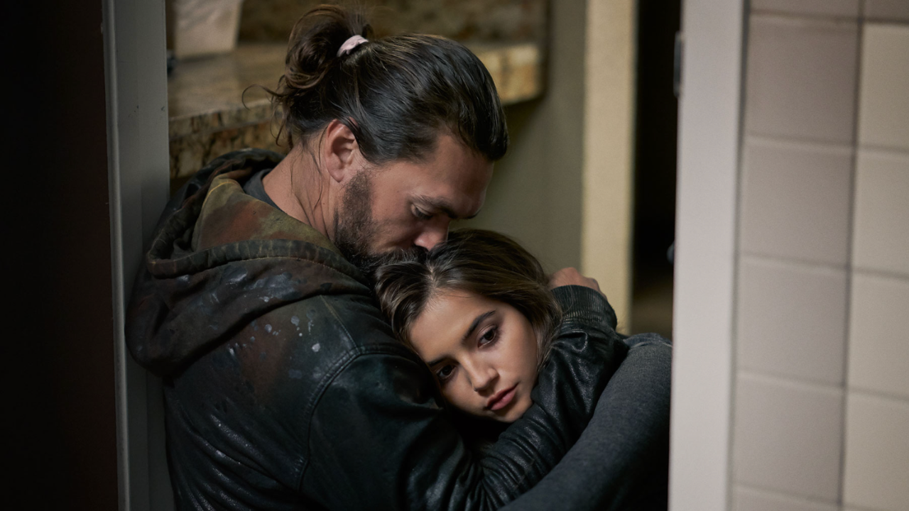 Jason Momoa e Isabela Merced en 'Sweet Girl'.