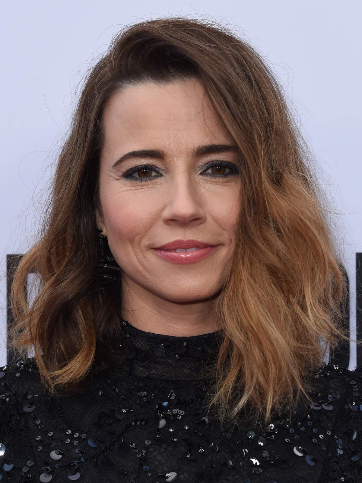 Linda Cardellini'S Career Path: Unexpected Twists - j3jgpj8