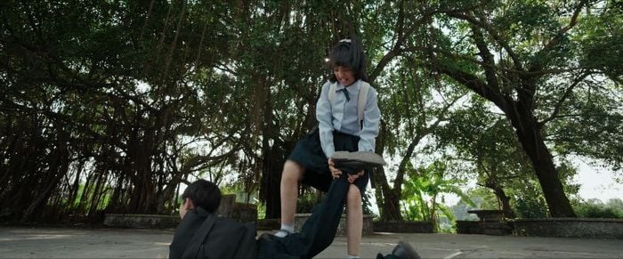 To Live Through Death : Foto