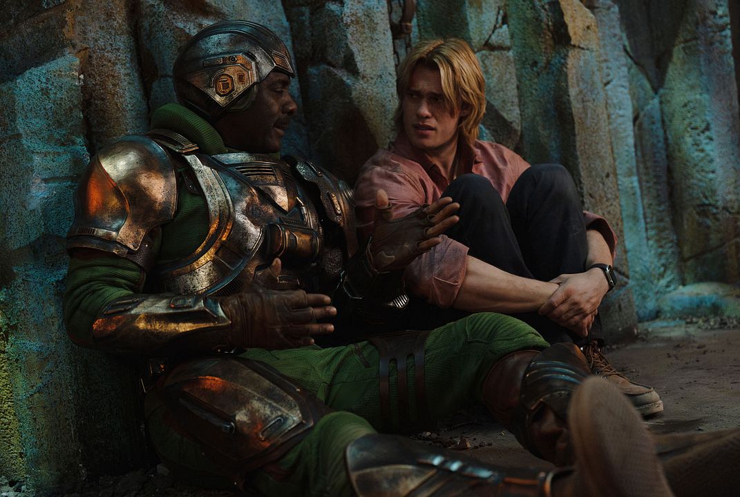 Amos del Universo : Foto Nicholas Galitzine, Idris Elba