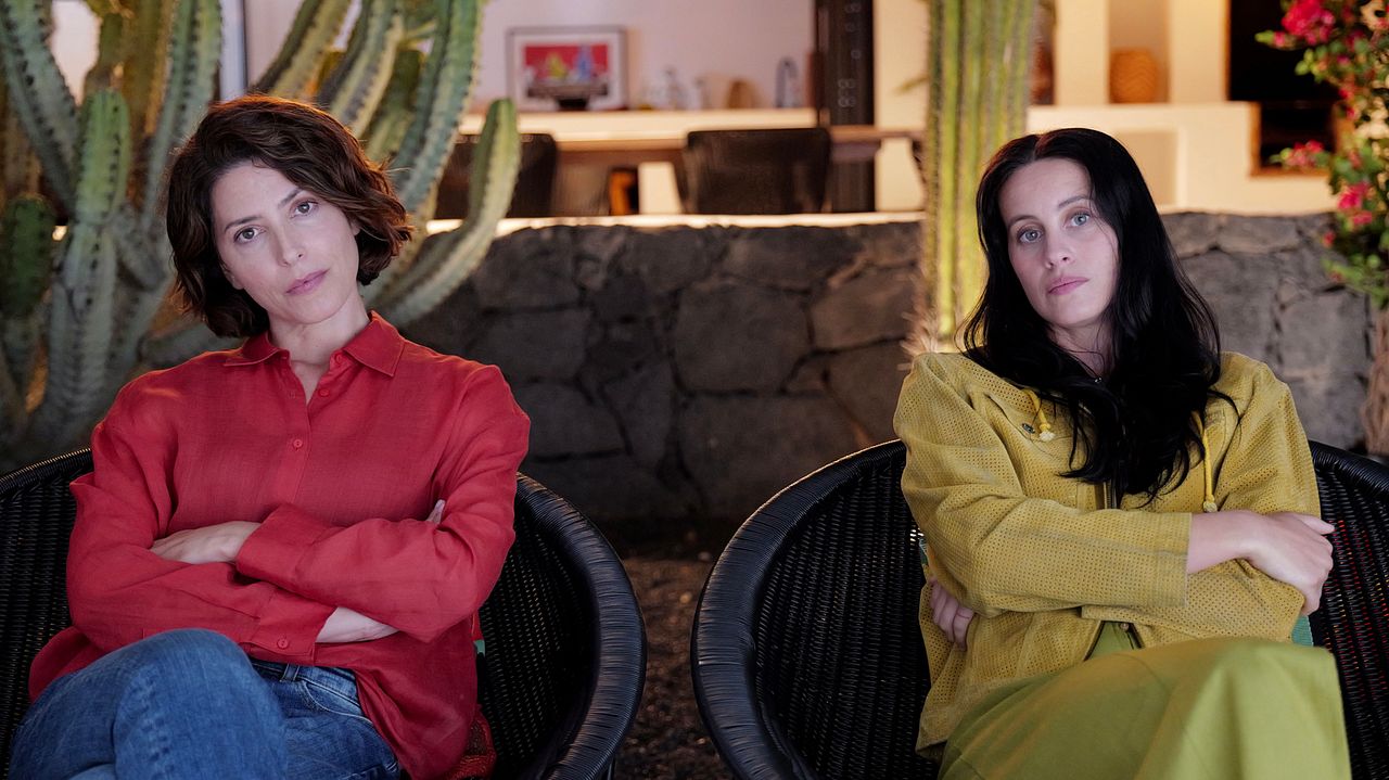 Amarga Navidad : Foto Milena Smit, Bárbara Lennie