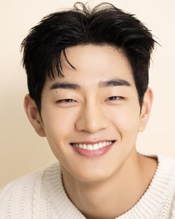 Póster Lee Sung-Woo