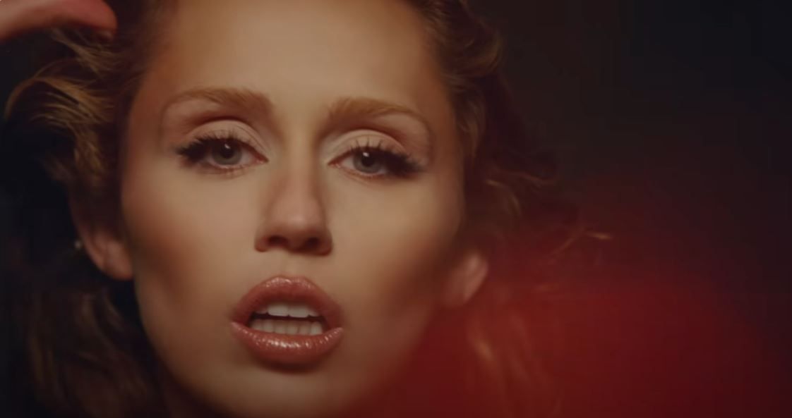 Miley Cyrus: Something Beautiful : Foto Miley Cyrus