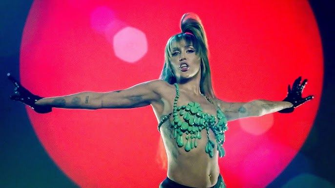 Miley Cyrus: Something Beautiful : Foto Miley Cyrus