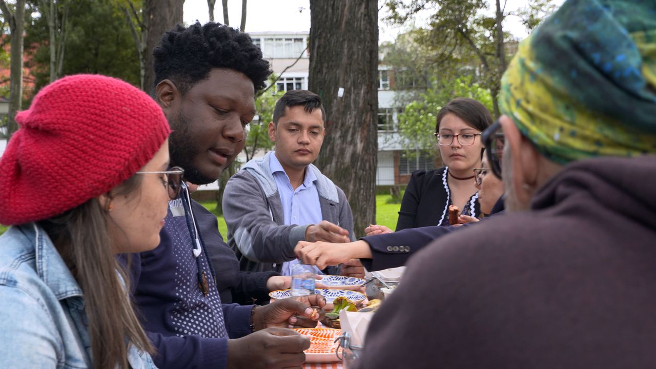 Sobre la mesa : Foto