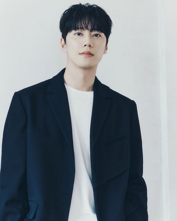 Póster Lee Jun-Young