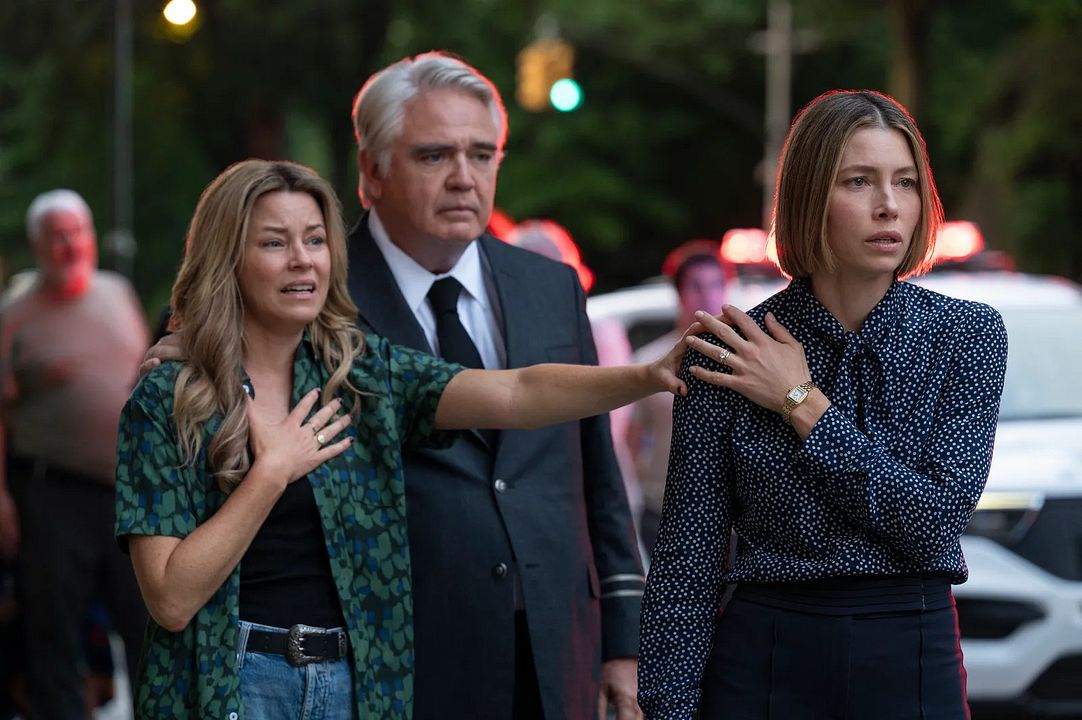 Foto Michael Harney, Elizabeth Banks, Jessica Biel