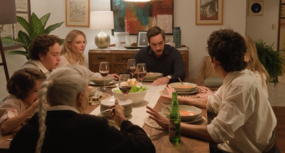 Un mal partido : Foto Mauricio Ochmann, Ana Layevska