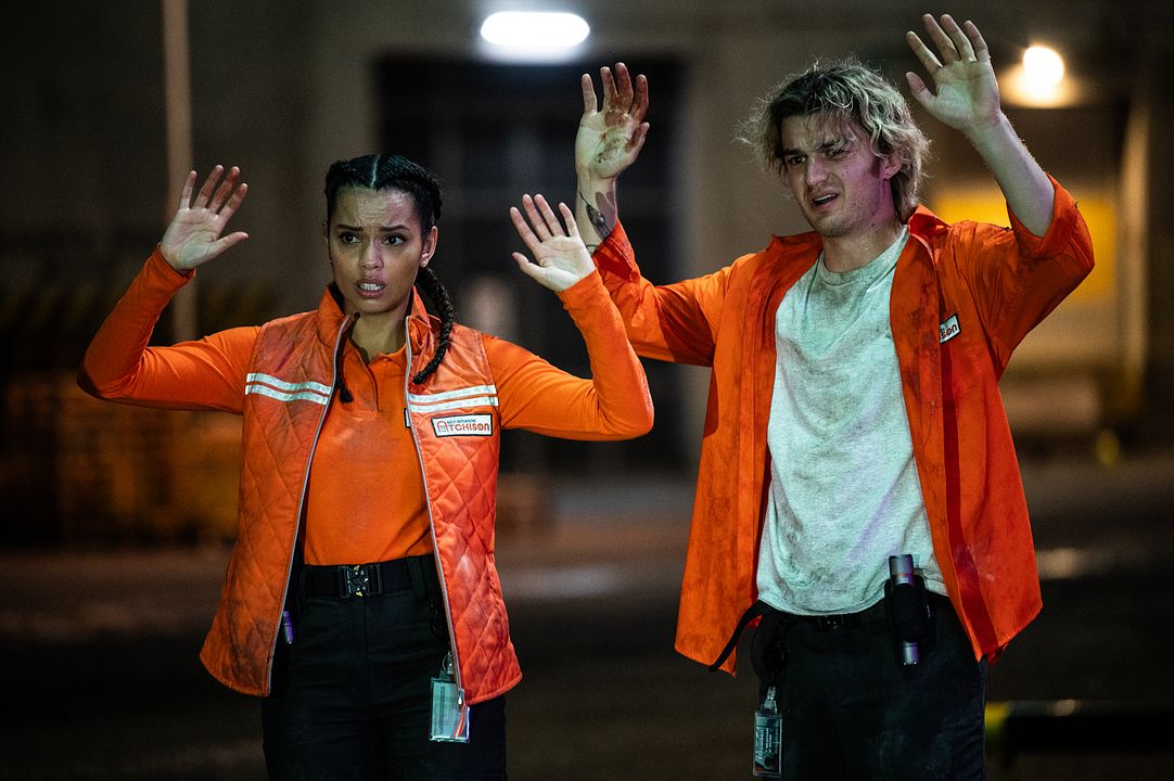 Alerta extinción : Foto Joe Keery, Georgina Campbell