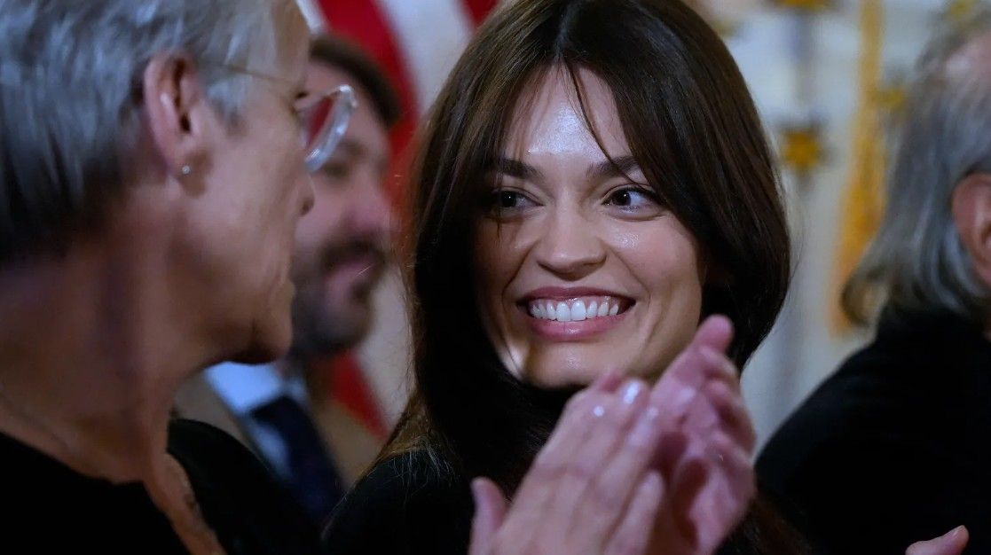 Ella McCay: Imperfectamente Perfecta : Foto Emma Mackey, Jamie Lee Curtis