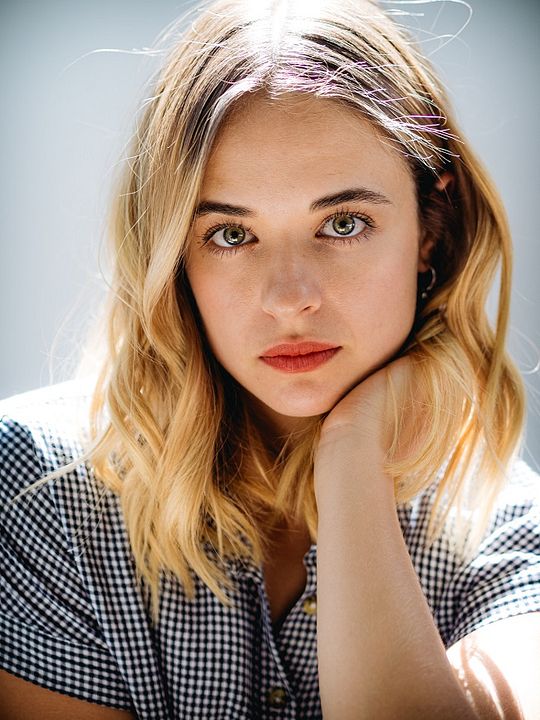 Póster Raechelle Banno