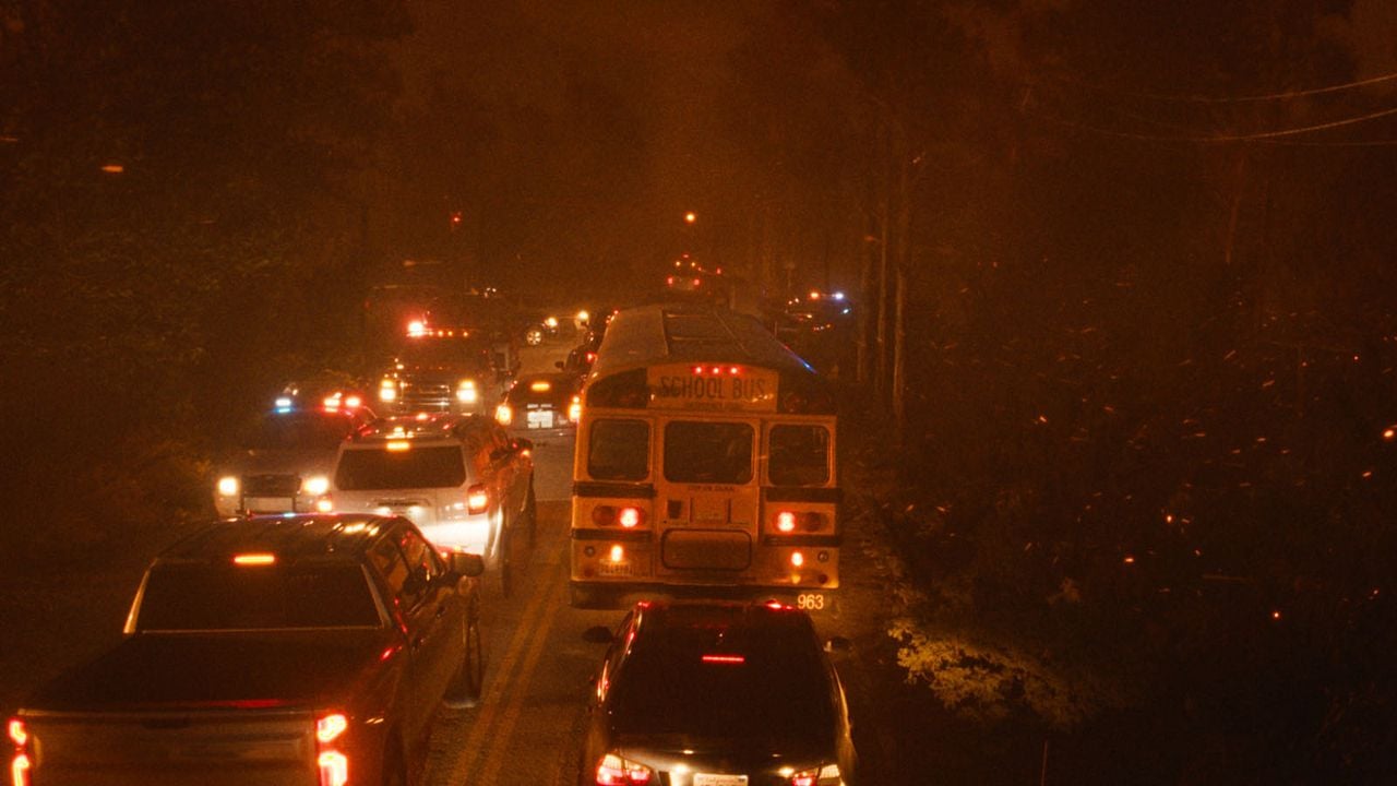 A través del fuego : Foto