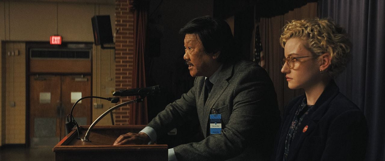 La hora de la desaparición : Foto Benedict Wong, Julia Garner