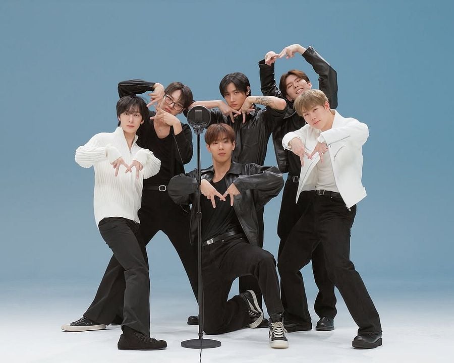 Póster MONSTA X