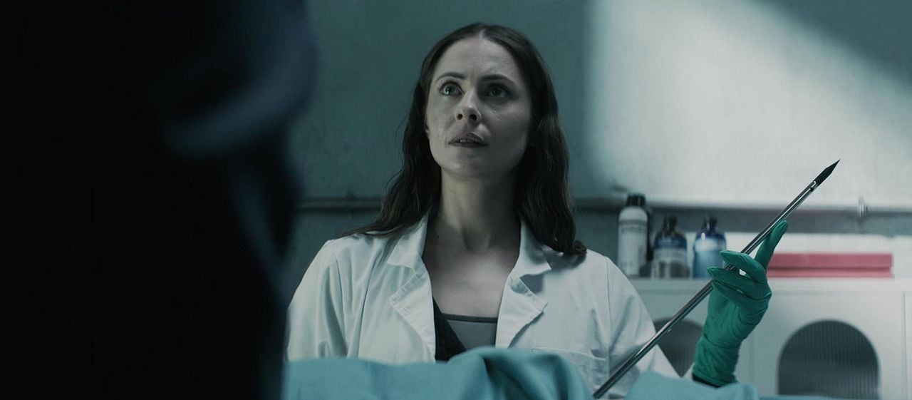 The Mortuary Assistant : Foto Willa Holland