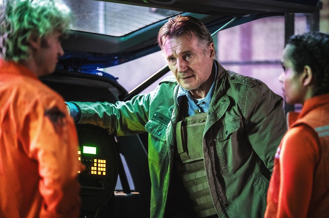 Alerta extinción : Foto Liam Neeson, Georgina Campbell, Joe Keery