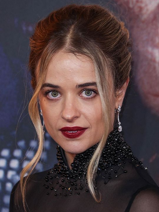 Póster Raechelle Banno