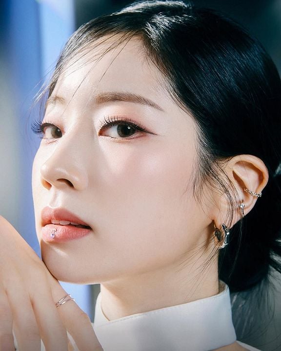 Póster DAHYUN 