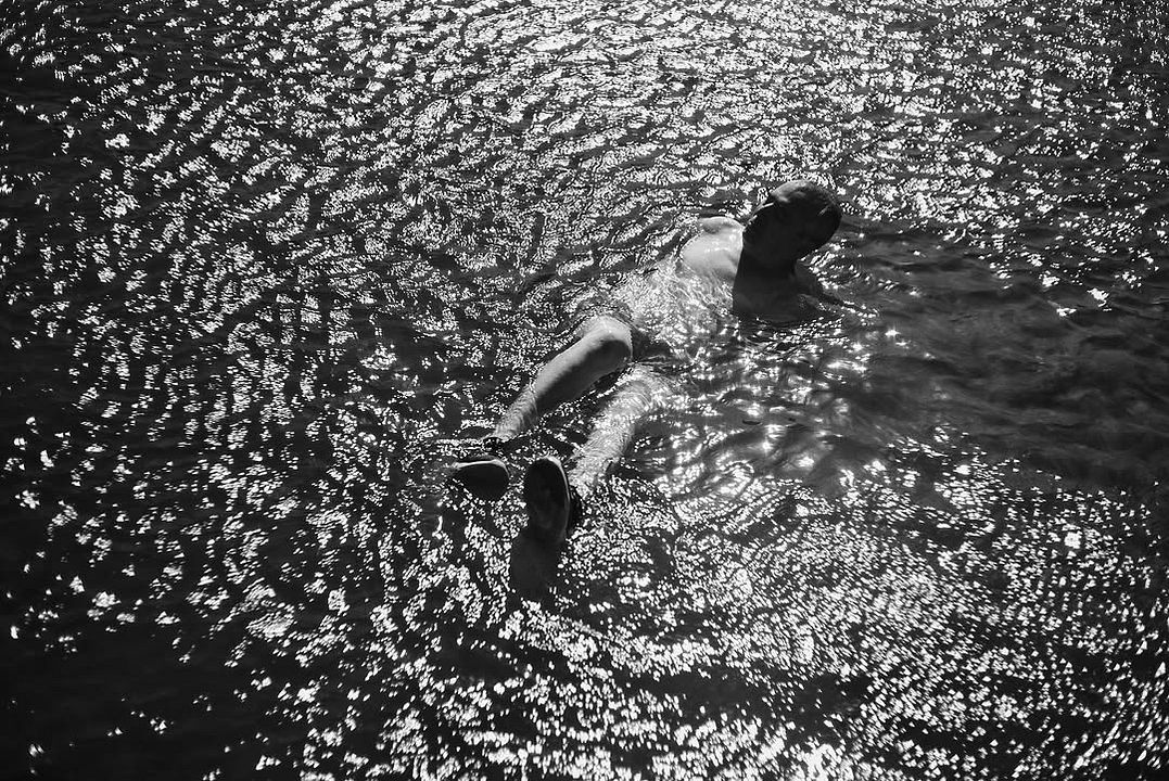 Los amantes se despiden con la mirada : Foto