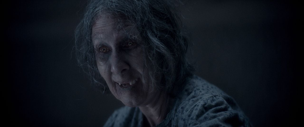 Evil Dead: En Llamas : Foto Maude Davey