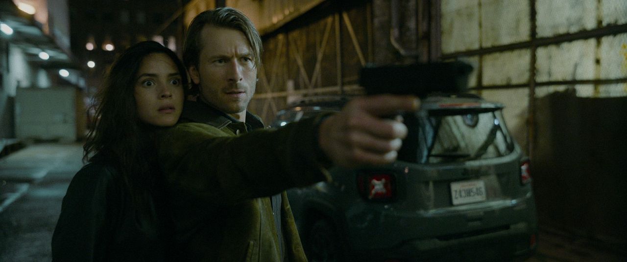 Cómplices del engaño : Foto Glen Powell